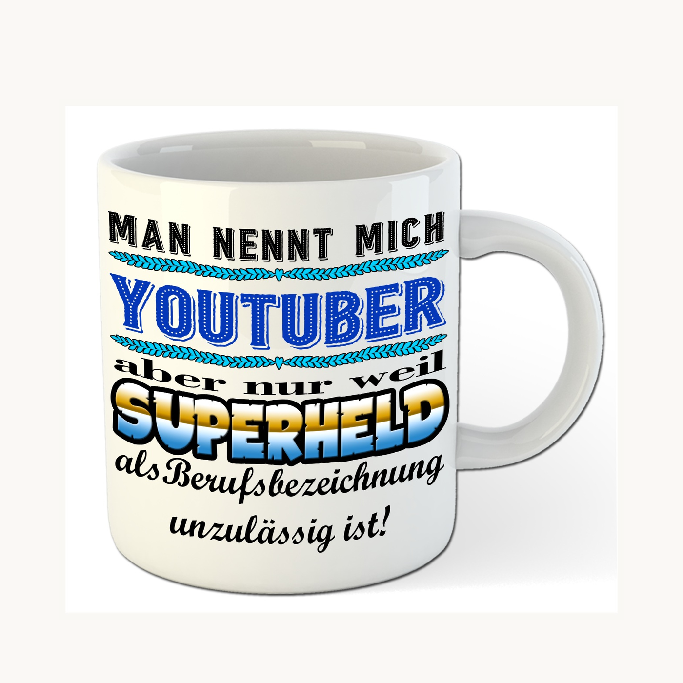 YouTuber-Tasse – Superheld im Berufsalltag – einheitliches Produktfoto YouTuber-Tasse – Superheld im Berufsalltag – einheitliches Produktfoto
