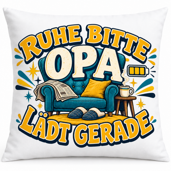 Weißes Opa-Kissen mit dem Spruch Ruhe bitte – Opa lädt gerade, Sesselmotiv in Petrol und Senfgelb